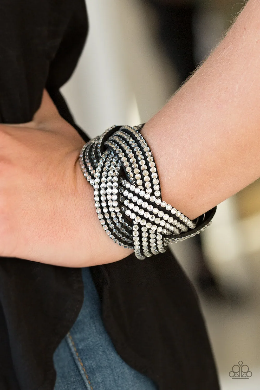 Paparazzi Accessories  - Top Class Chic #B100 - Black Bracelet